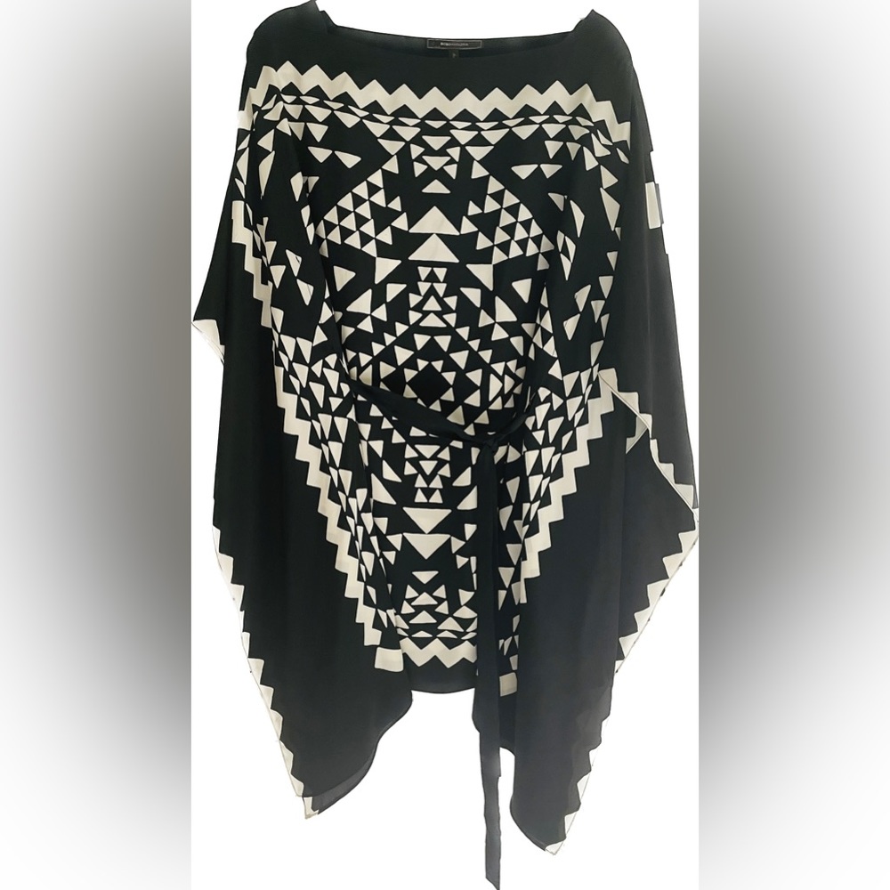 BCBGMaxAzria beautiful black comb pattern cape dress size xs/sm